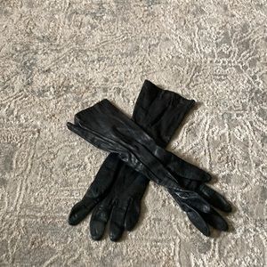 3/4 black leather gloves